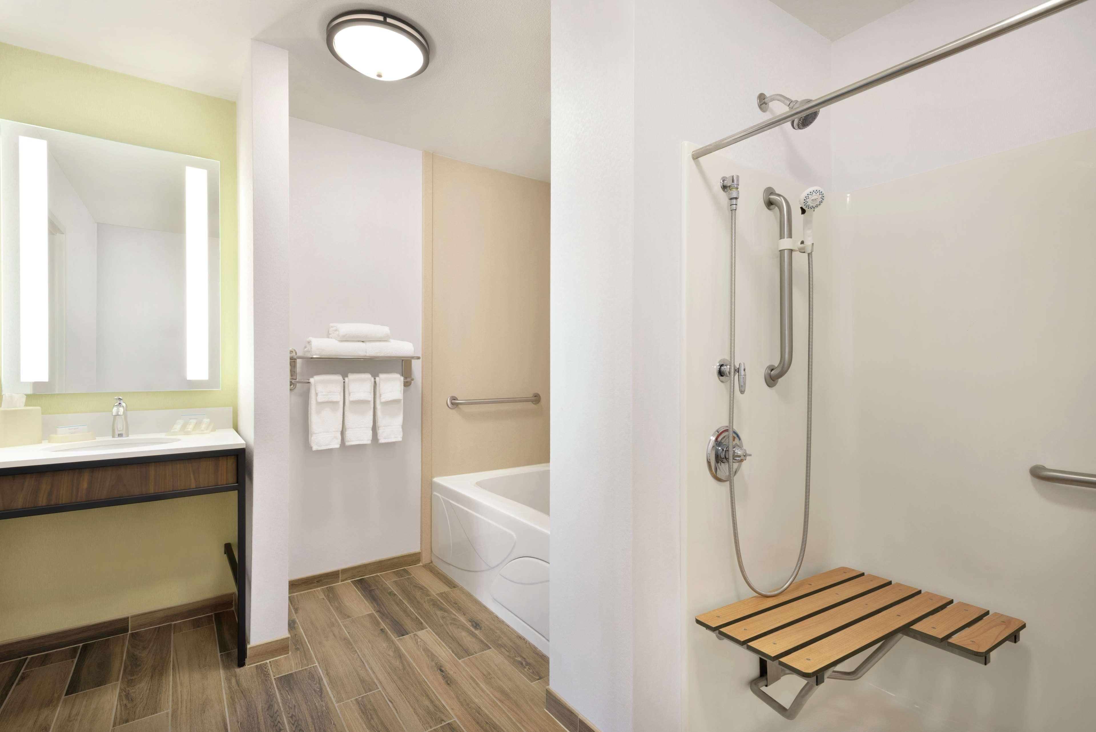 Hilton Garden Inn Dubuque Downtown Zewnętrze zdjęcie