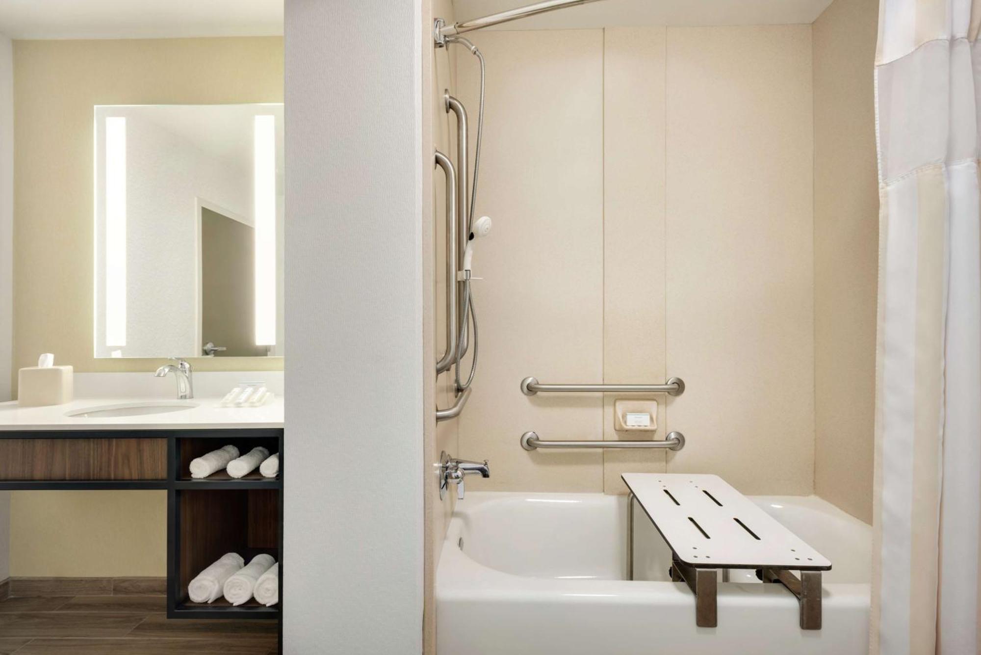 Hilton Garden Inn Dubuque Downtown Zewnętrze zdjęcie